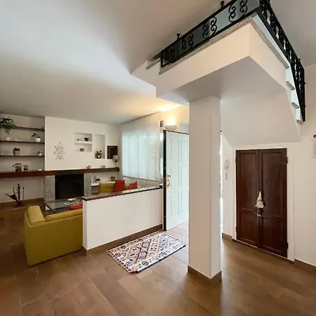 Mia Lugano *