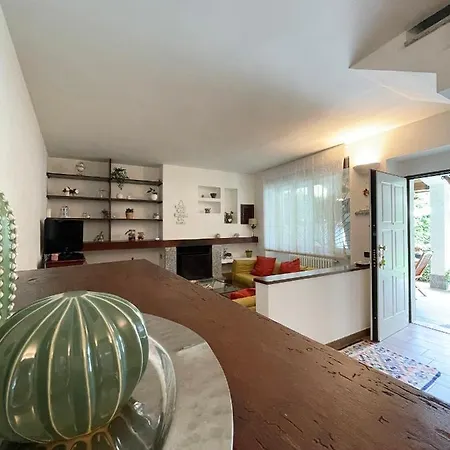 Mia Lugano *